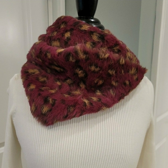 Muk Luks Maroon Printed Infinity Scarf - OS - Picture 2 of 5
